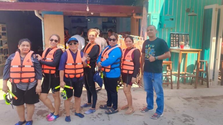 Moalboal_snorkeling_guest_dong_01